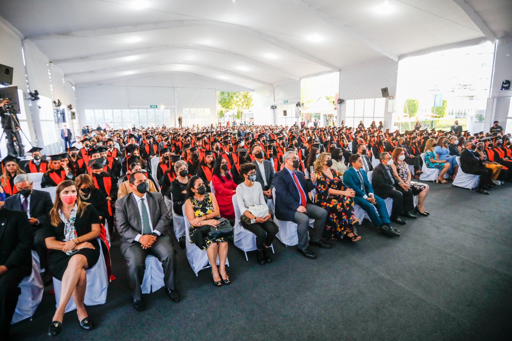 Después de dos años a la distancia Anáhuac Puebla celebra la Graduación
